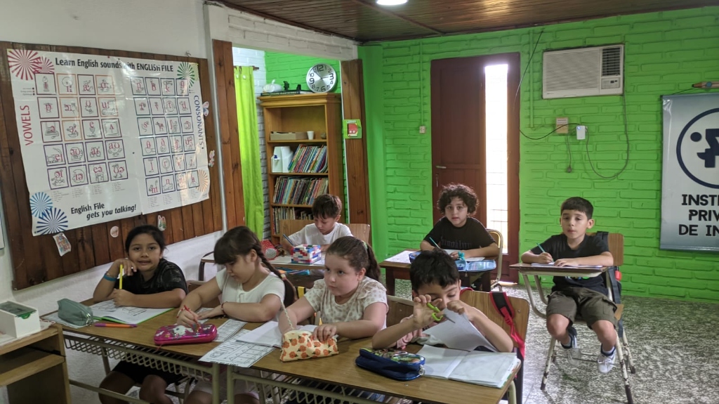 Clase interactiva de niños